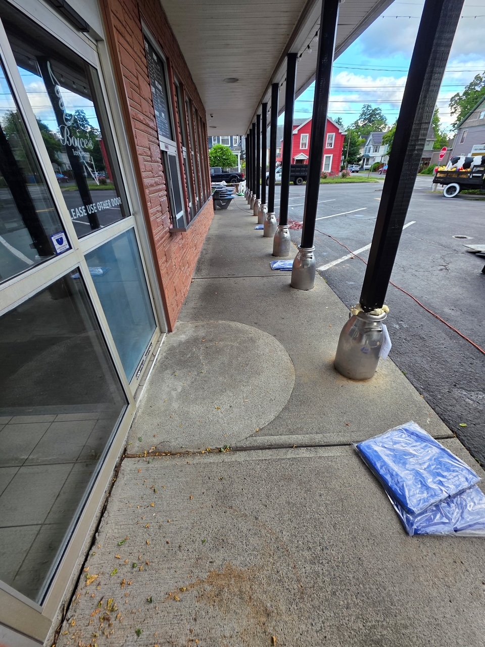 Boice's Ice Cream Front Walkway